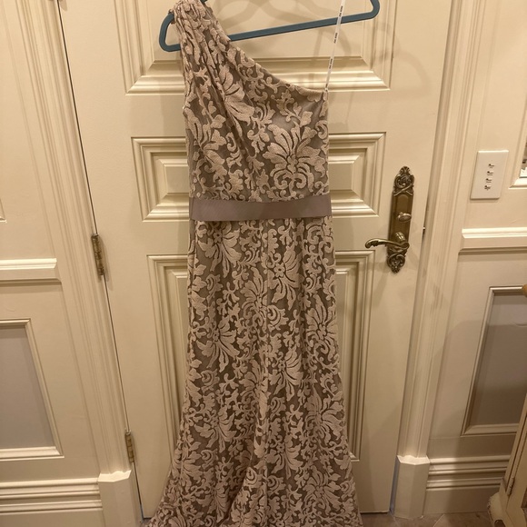 Tadashi Shoji One Shoulder Lace Dress in Cream - Picture 5 of 9